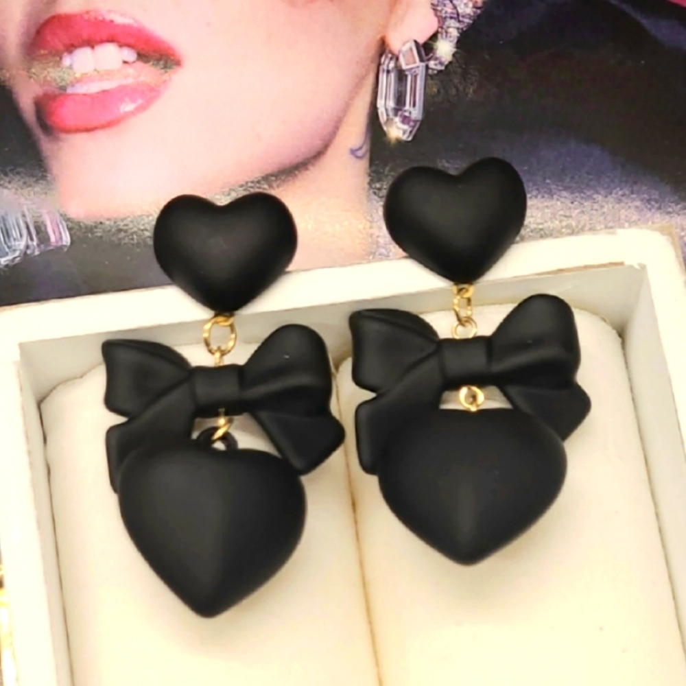 NWT Black Acrylic Heart With Bow Dangle Style Statement Earrings